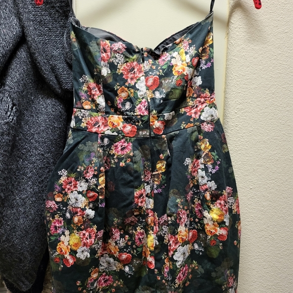 Floral dress - Picture 2 of 3